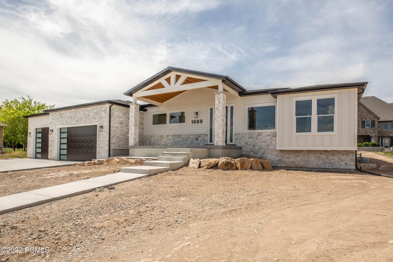 1689 Amanda Lane - Photo 1