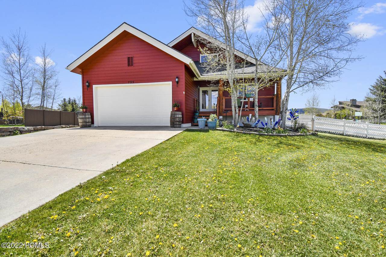 725 Oak Lane - Photo 1