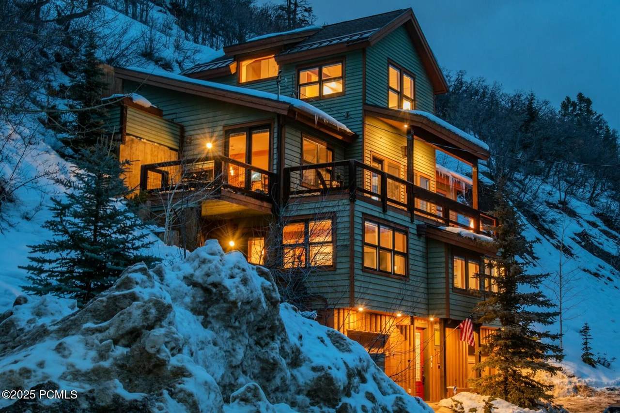 234 Ridge Avenue - Photo 1