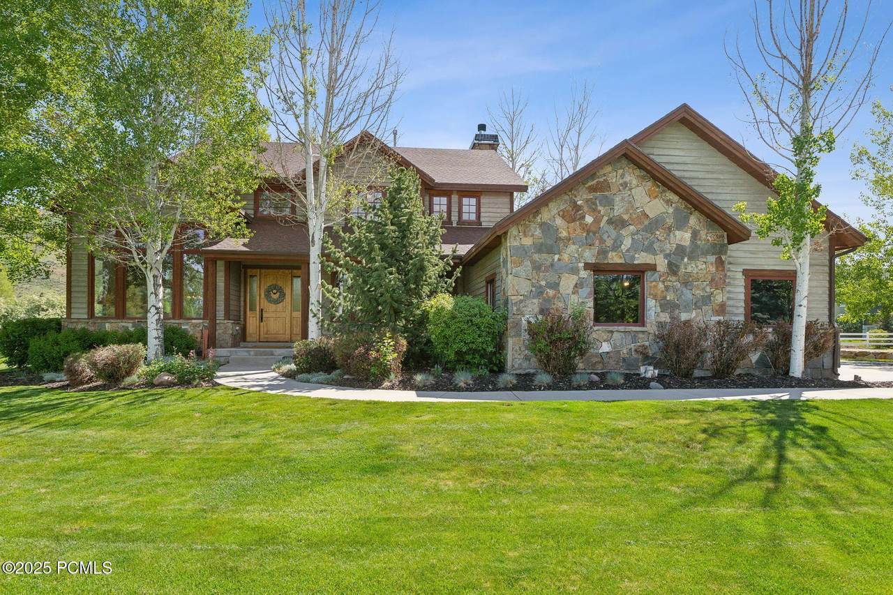 2605 Woodland Way - Photo 1