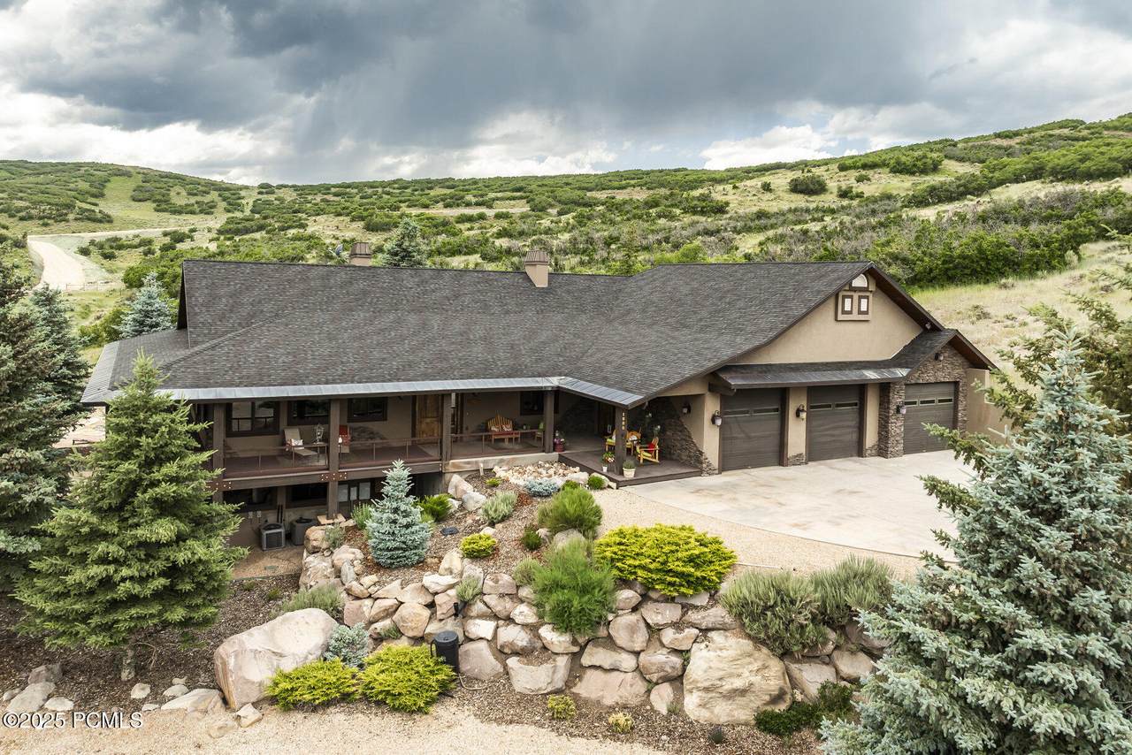1800 Bridge Hollow Dr - Photo 1