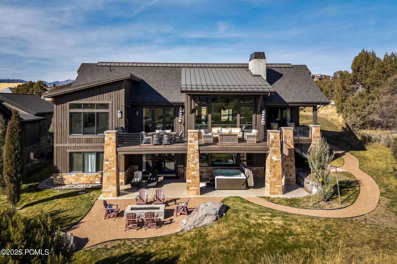 686 Red Mountain Court - Photo 1