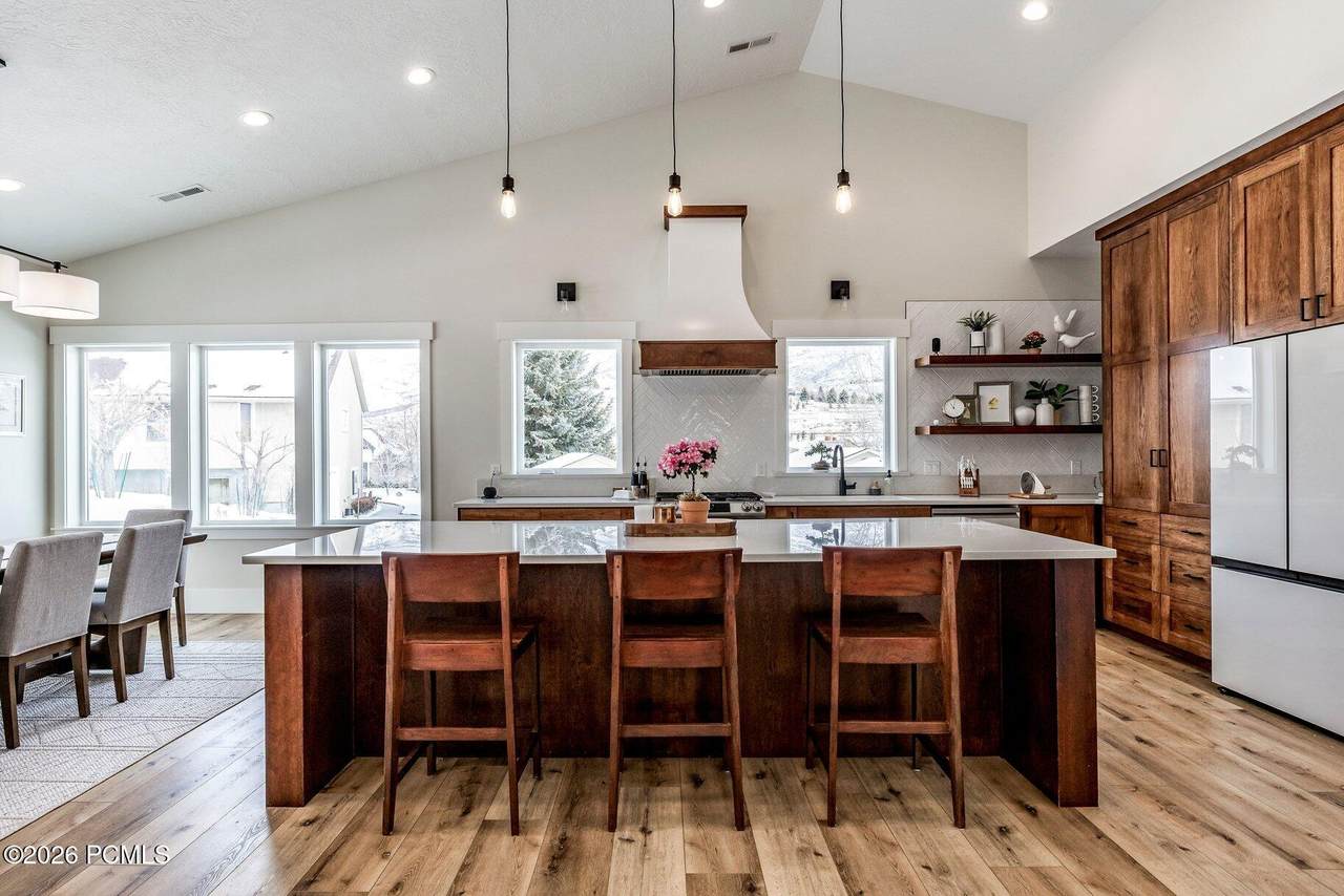 775 Lakeview Drive - Photo 1