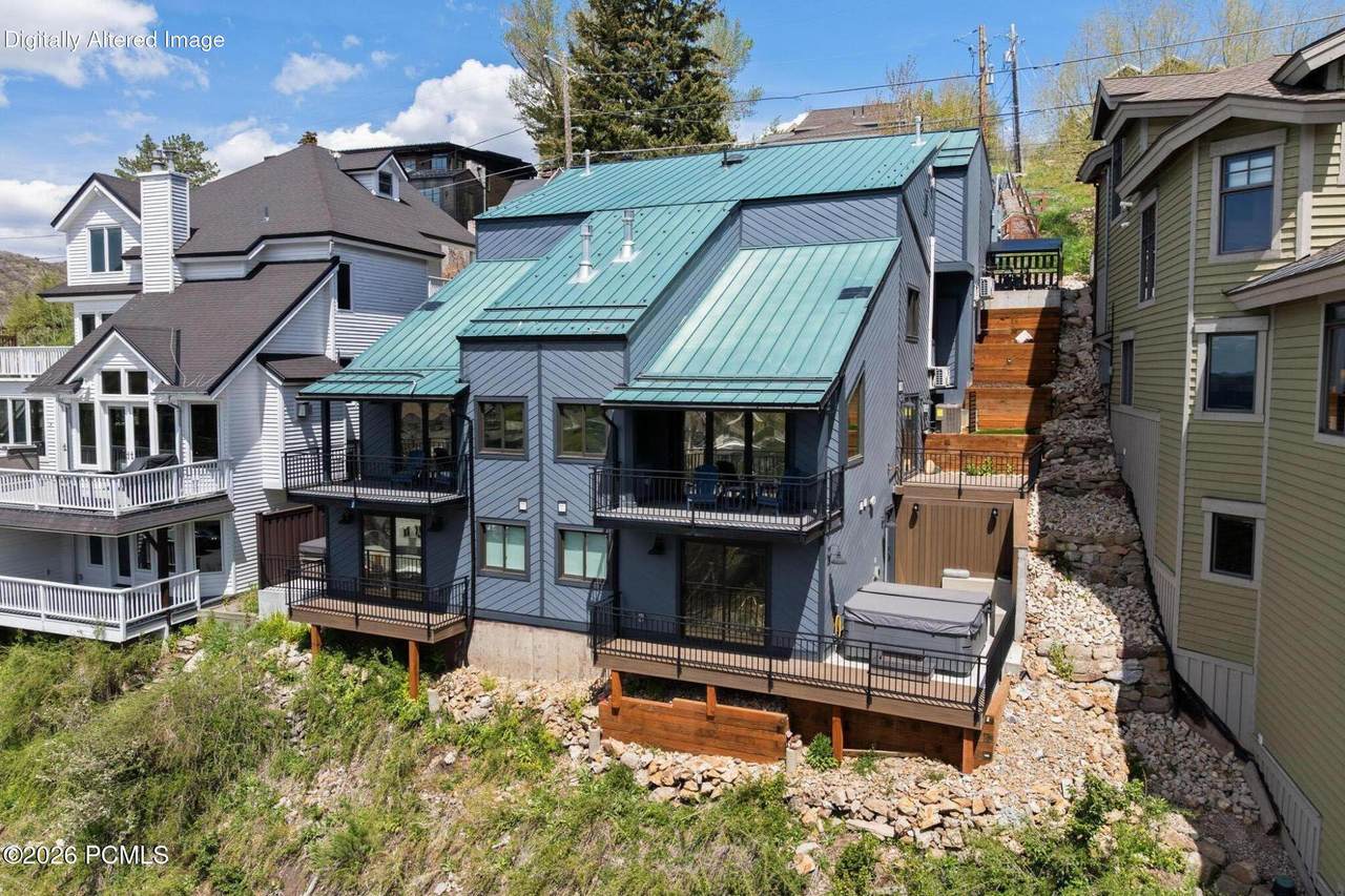 301 Ontario Avenue - Photo 1