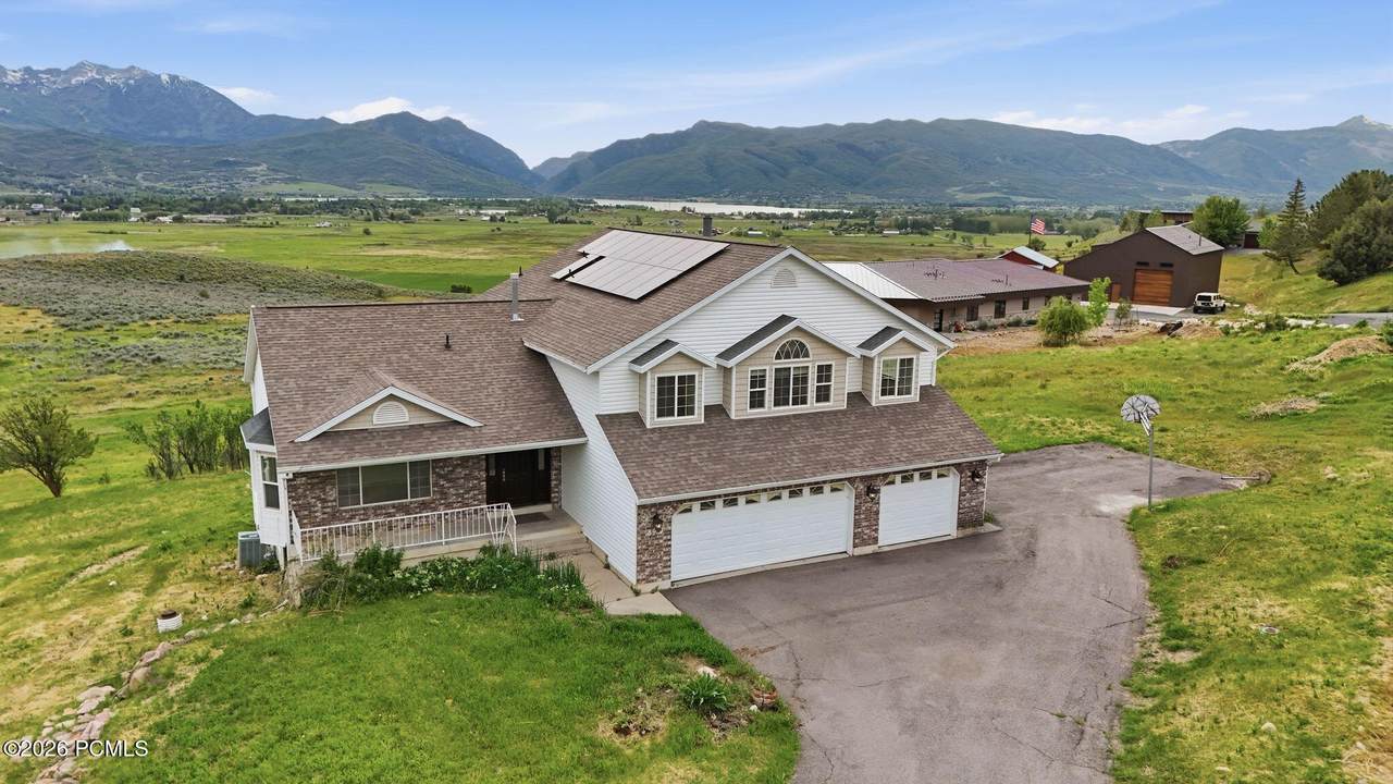 8927 Pineview Drive - Photo 1