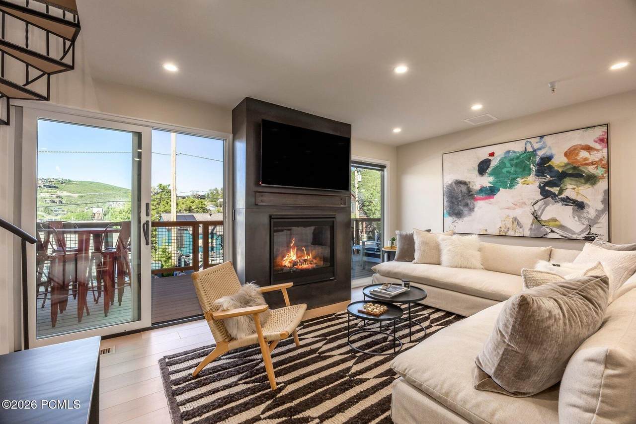 441 Woodside Avenue - Photo 1