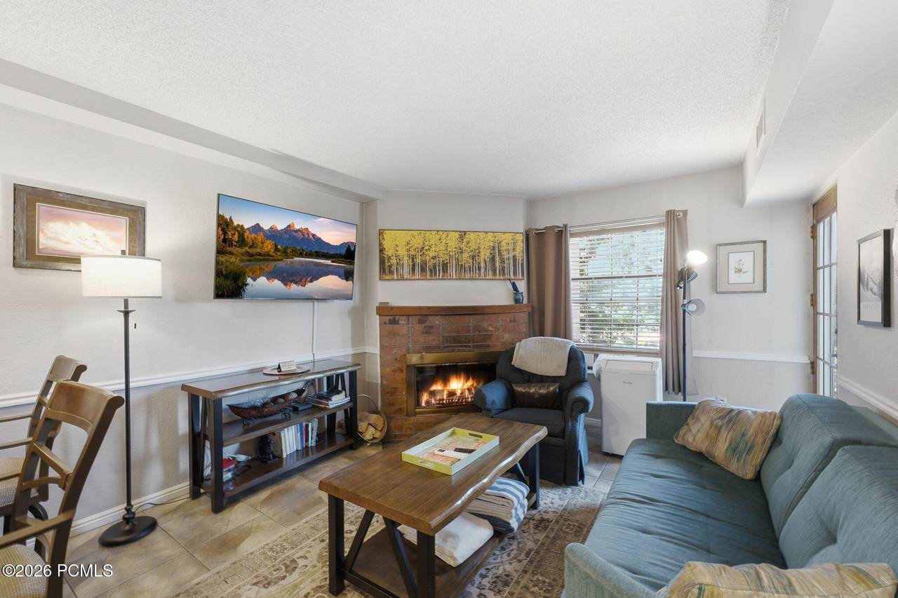 1637 Shortline Road - Photo 1