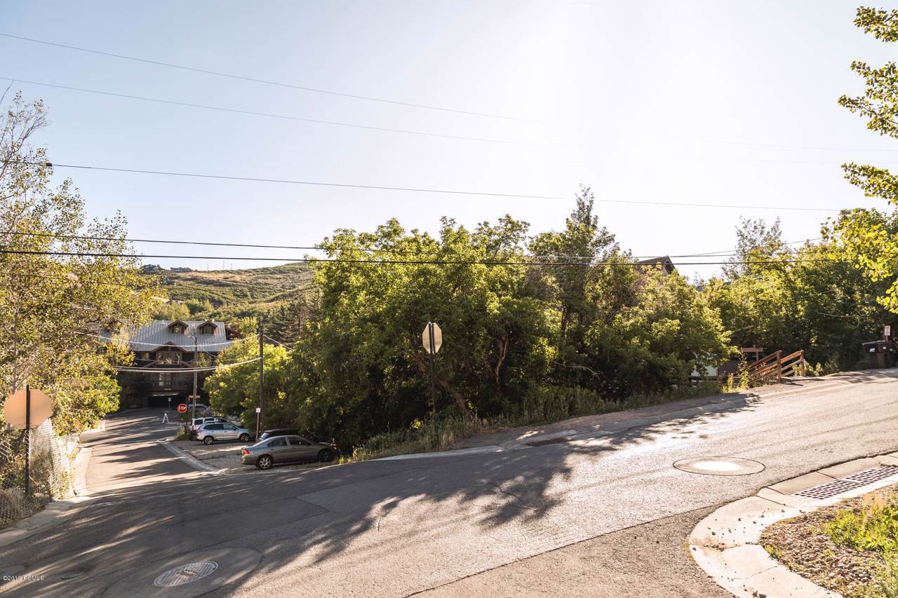 962 Woodside Avenue - Photo 1