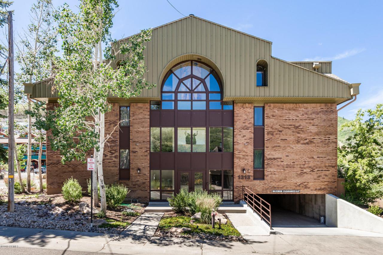 1313 Woodside Avenue - Photo 1