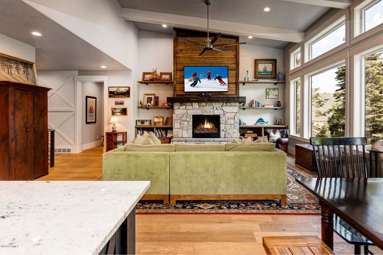 485 Parkview Drive - Photo 1