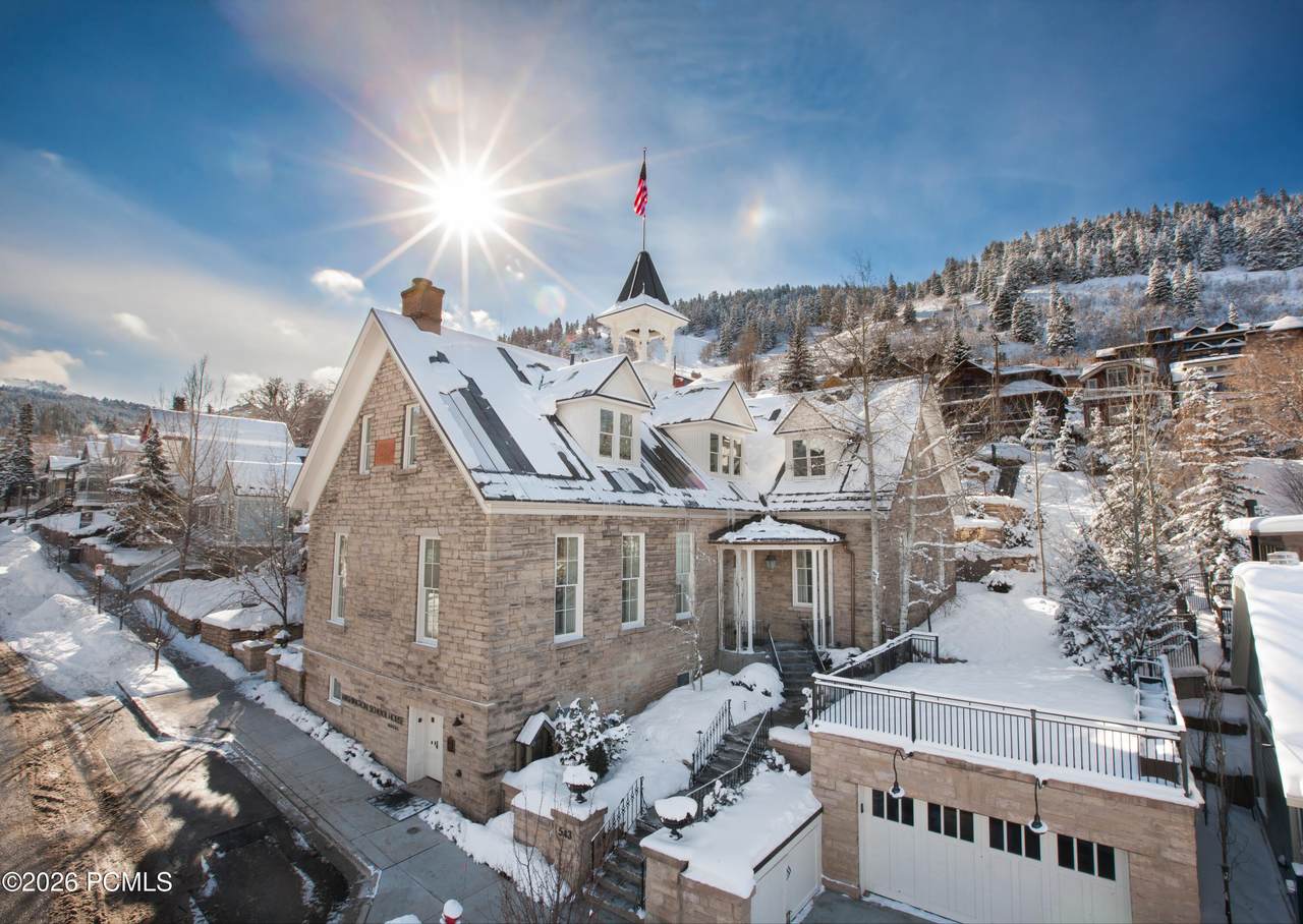 543 Park Avenue - Photo 1