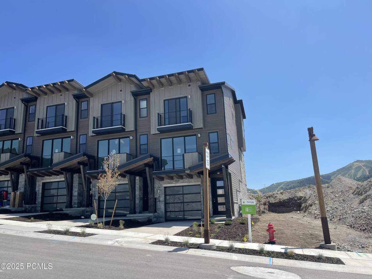 2087 Pinnacle Lane - Photo 1