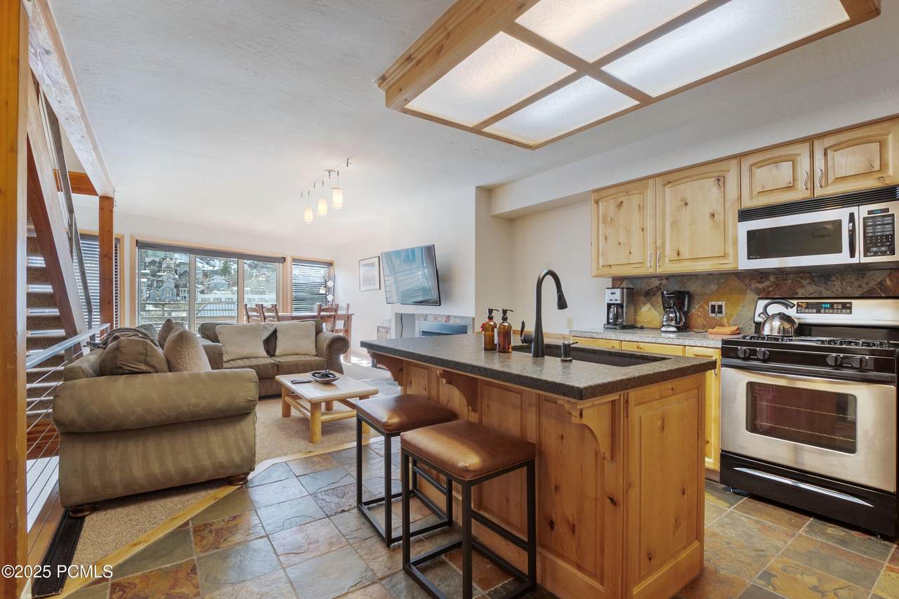 320 Marsac Avenue - Photo 1