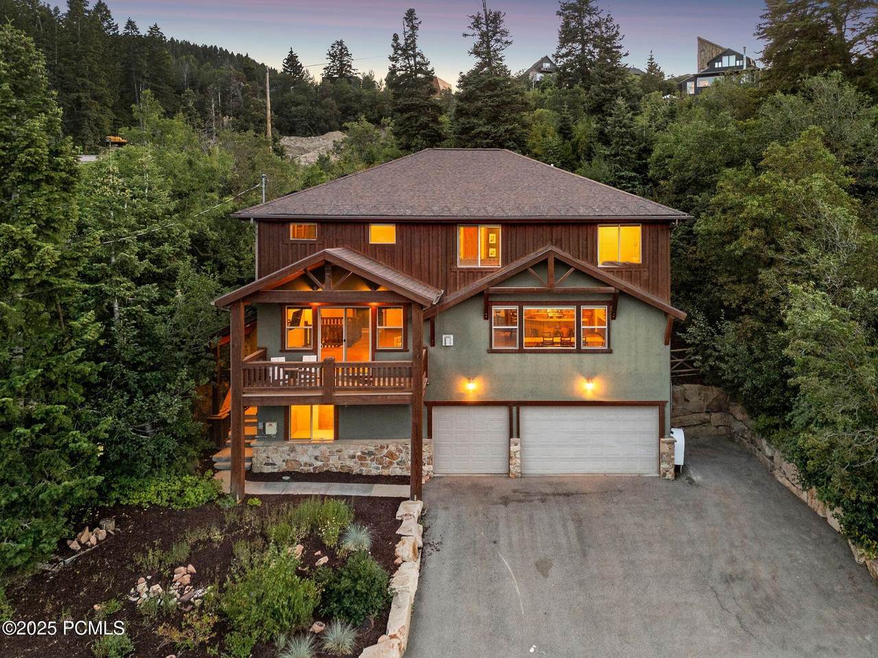210 Parkview Drive - Photo 1