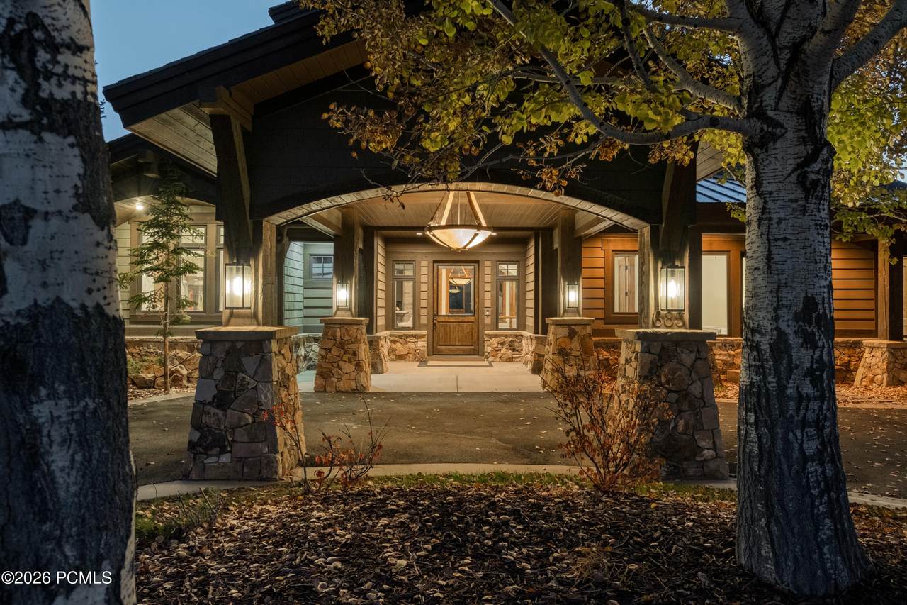 685 Hollyhock Street - Photo 1