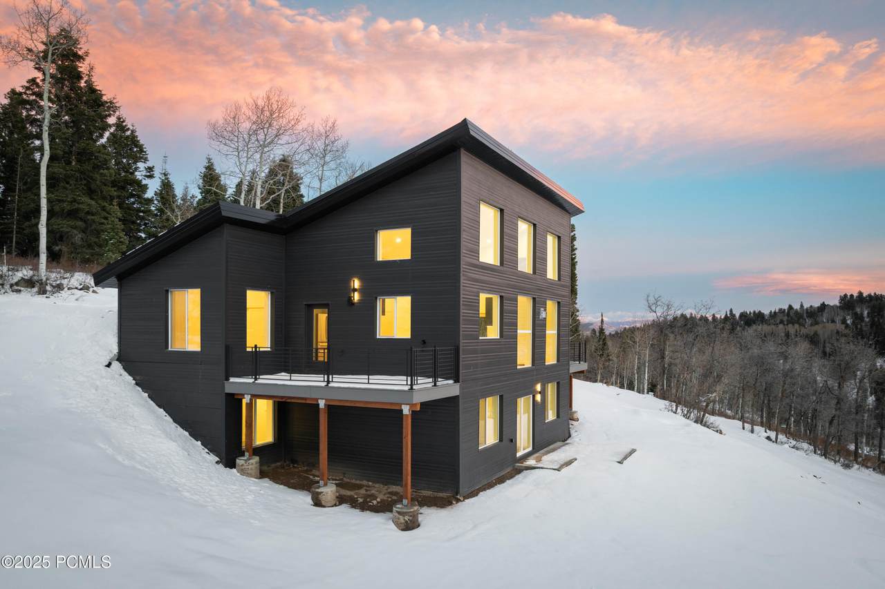 1065 Beaver Circle - Photo 1