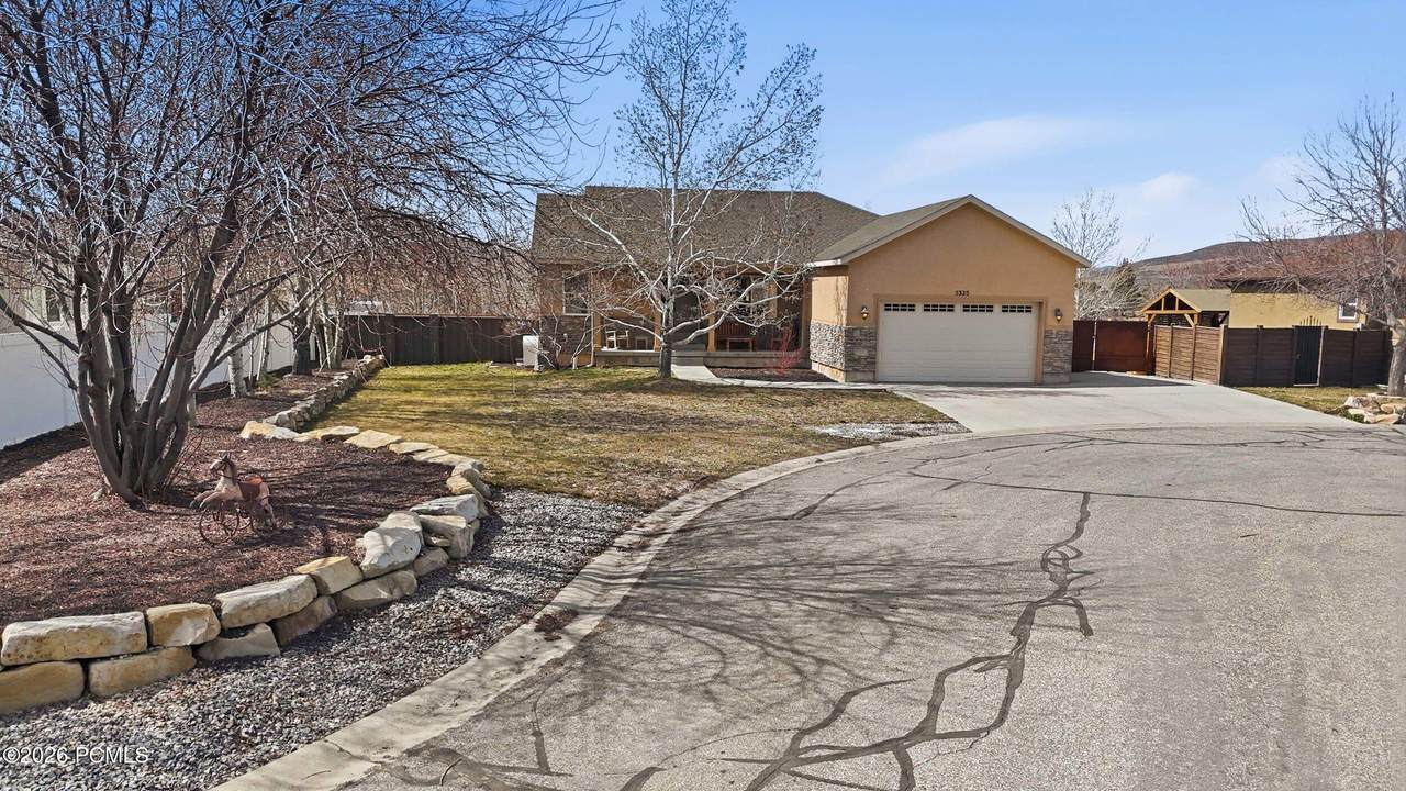 5325 Bridle Circle - Photo 1