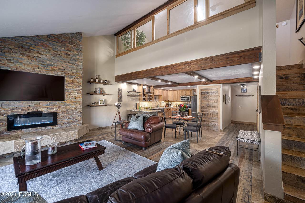 550 Deer Valley Loop - Photo 1