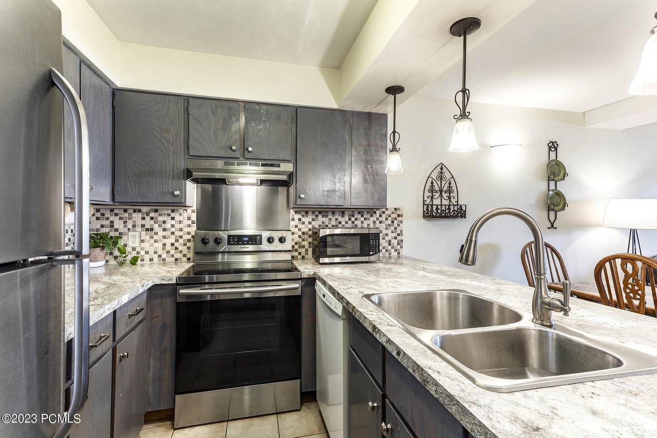 1525 Park Avenue - Photo 1