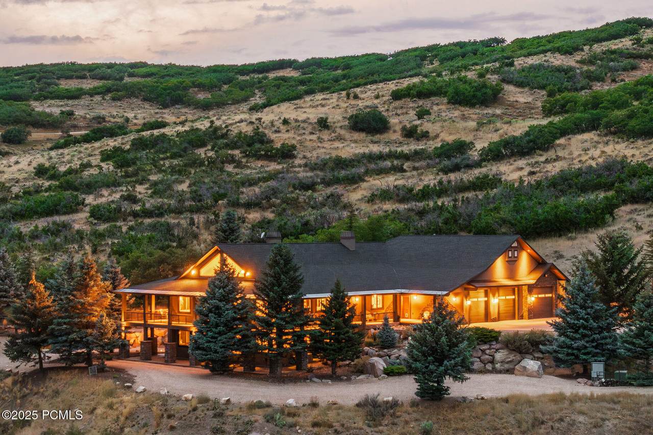 1800 Bridge Hollow Dr - Photo 1