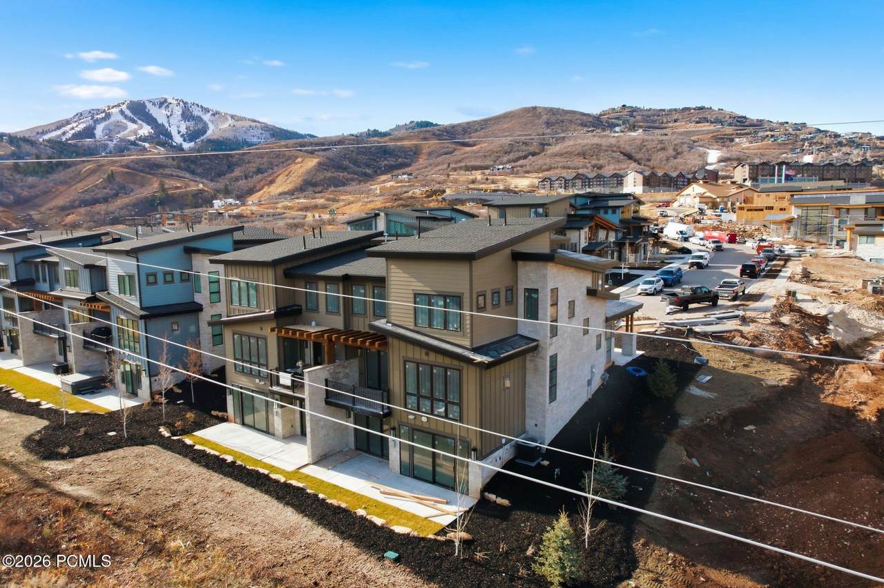 1924 Mochila Circle - Photo 1