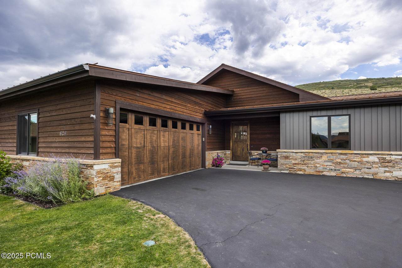 626 Thorn Creek Drive - Photo 1