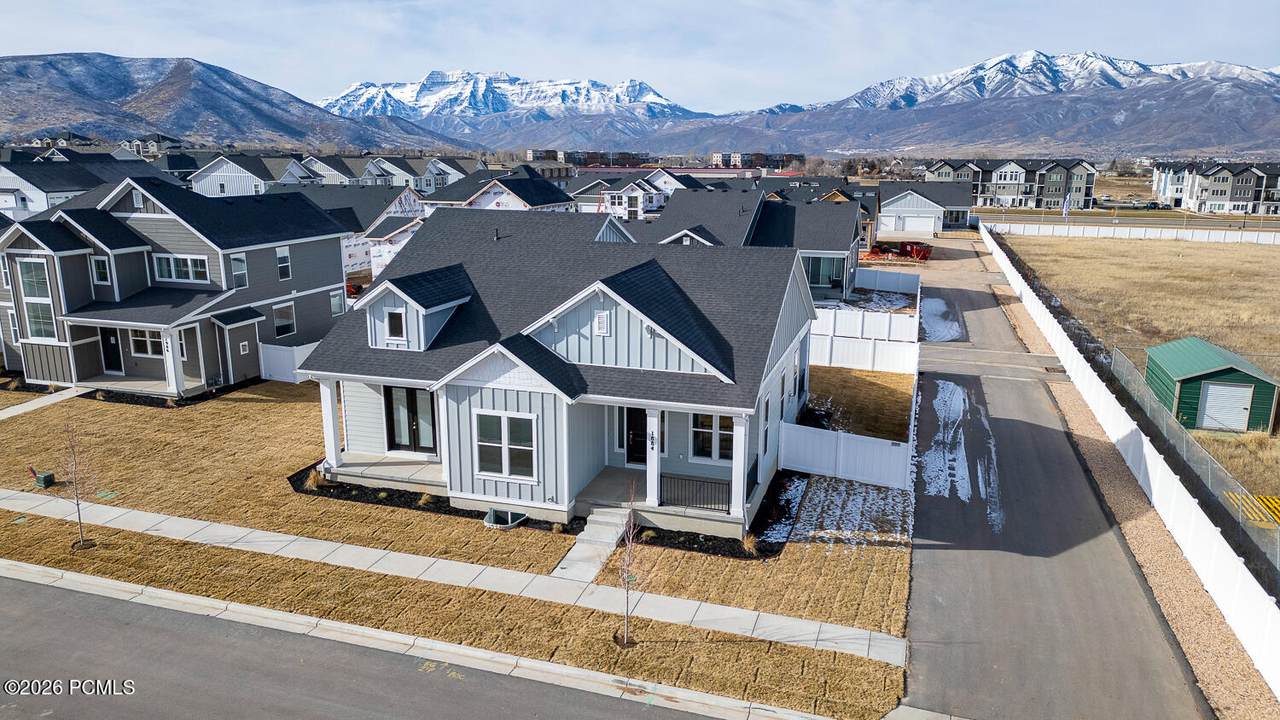 1884 1160 E. - Photo 1