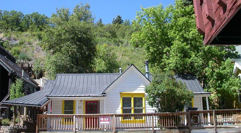142 Daly Avenue - Photo 1