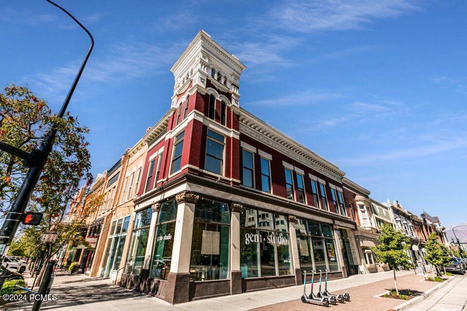 55 University Avenue - Photo 1