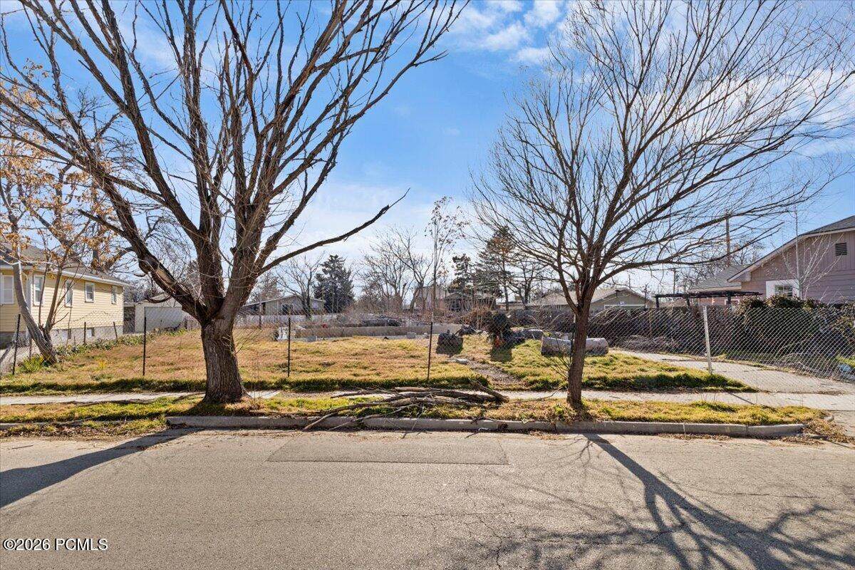 938 Hudson Avenue - Photo 1