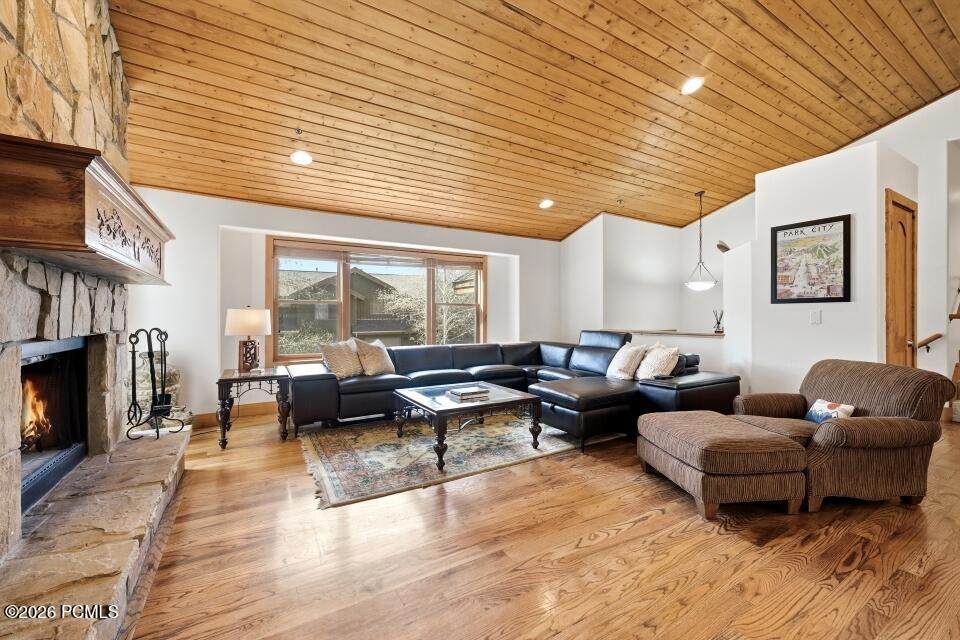 https://bt-photos.global.ssl.fastly.net/parkcity/orig_boomver_1_12601492-2.jpg