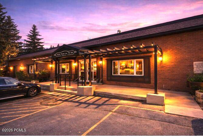 220 Park Avenue - Photo 1