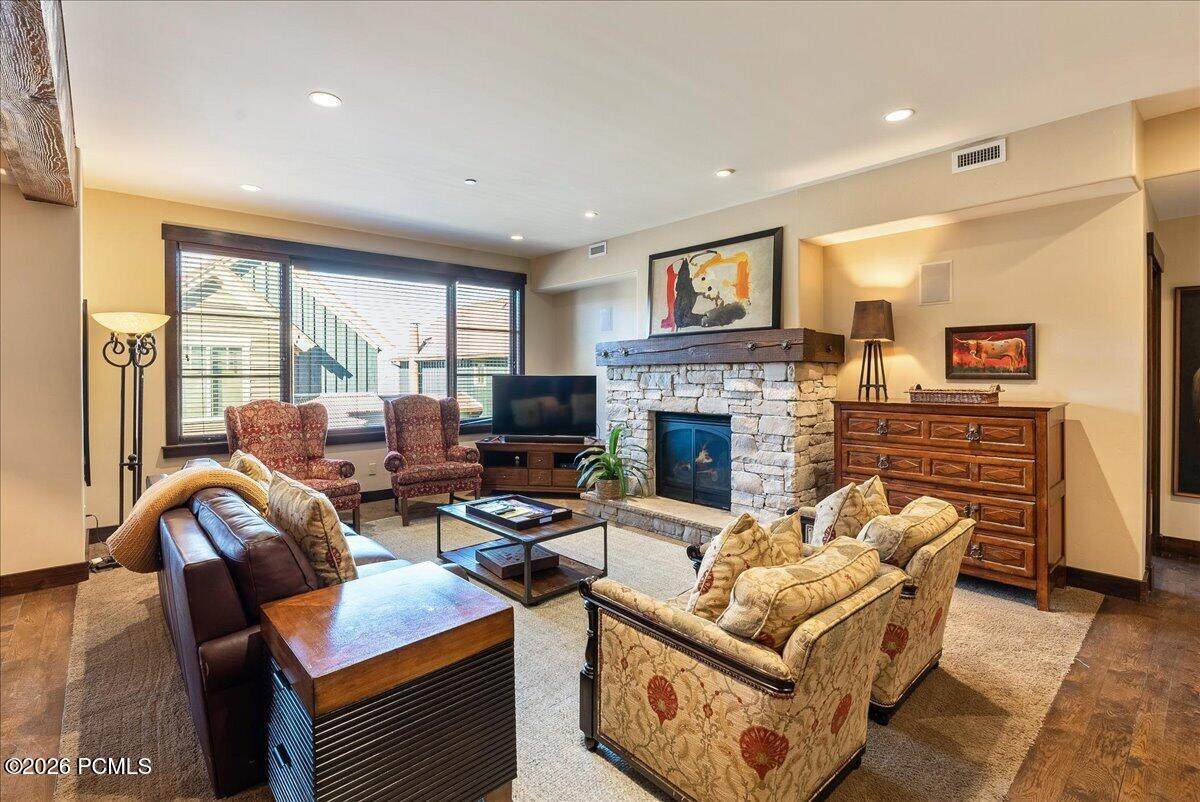 https://bt-photos.global.ssl.fastly.net/parkcity/orig_boomver_1_12602197-2.jpg