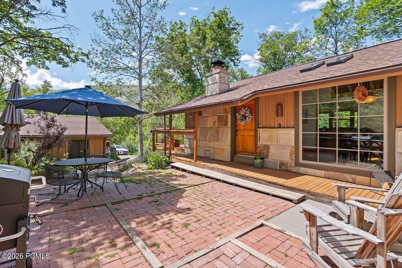 19 Cederlof Lane - Photo 1