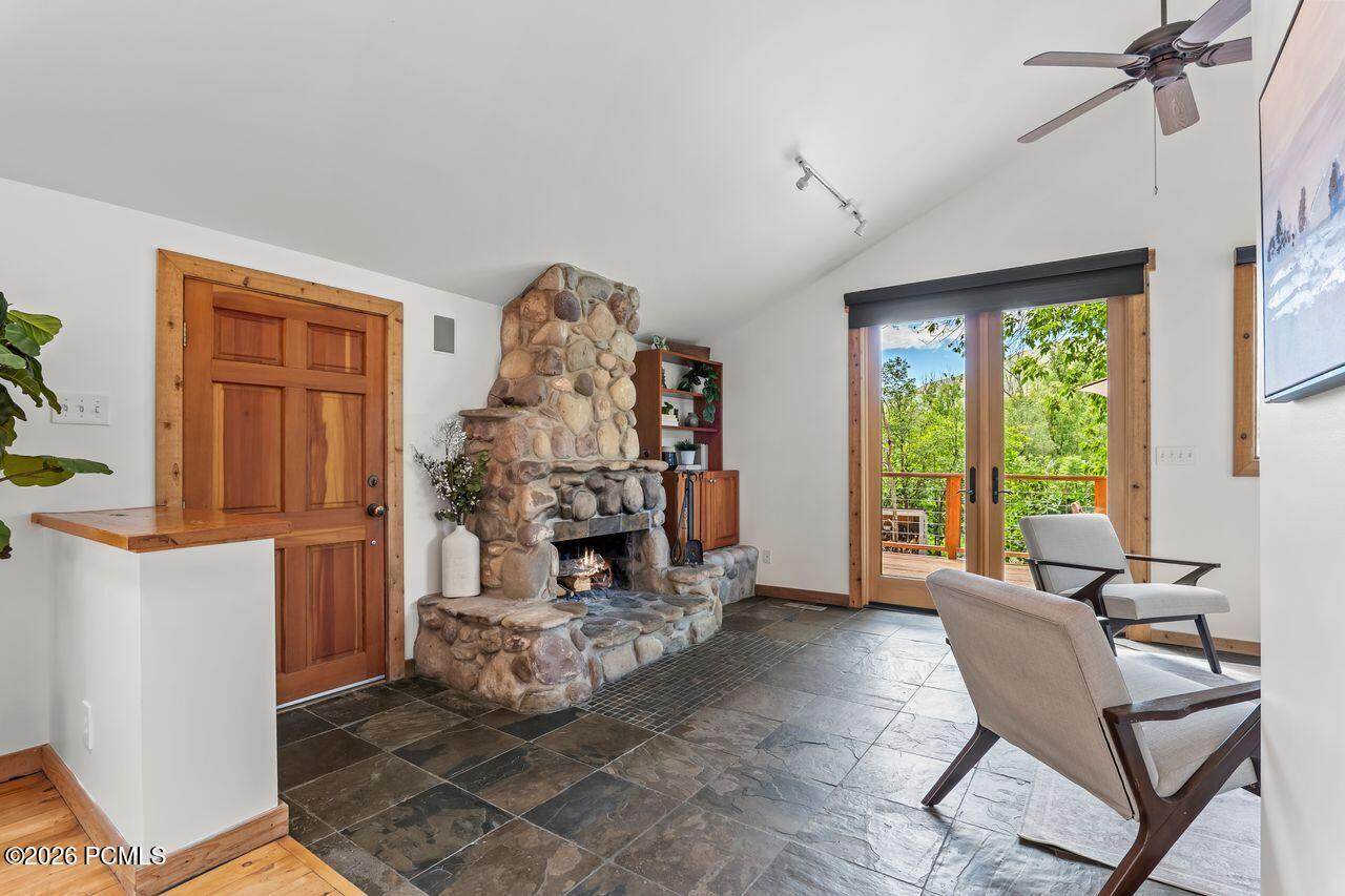 https://bt-photos.global.ssl.fastly.net/parkcity/orig_boomver_1_12602808-2.jpg