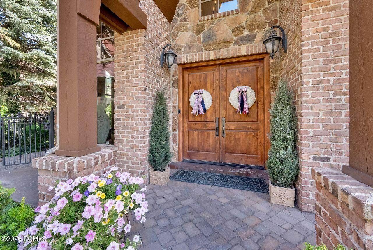 https://bt-photos.global.ssl.fastly.net/parkcity/orig_boomver_1_12603167-2.jpg