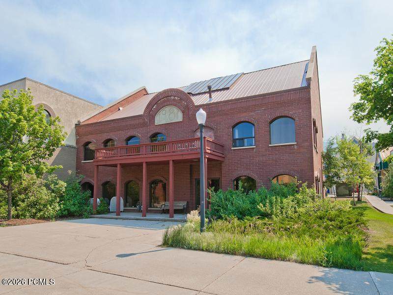 https://bt-photos.global.ssl.fastly.net/parkcity/orig_boomver_1_12604228-2.jpg