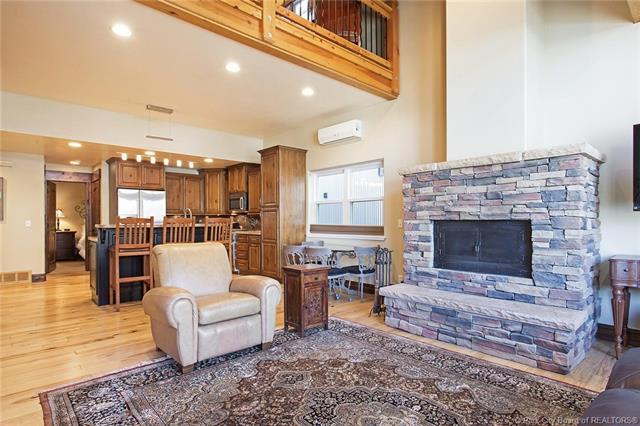 439 Ontario Avenue - Photo 1