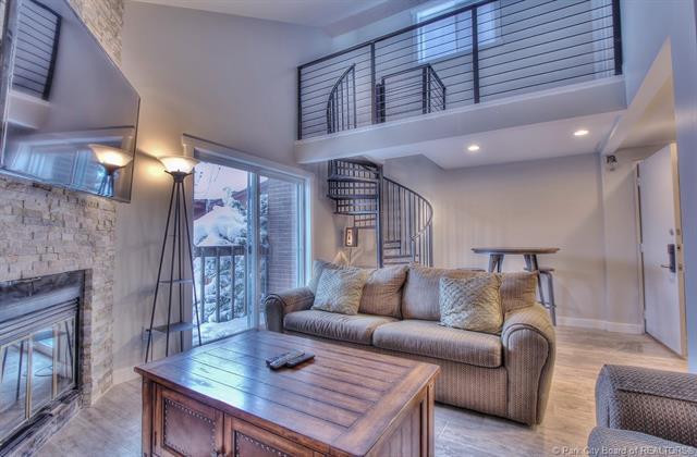 1401 Woodside - Photo 1