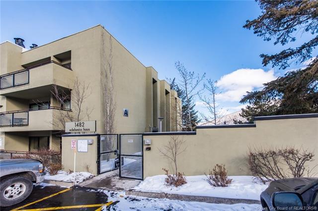 1482 Empire Avenue - Photo 1