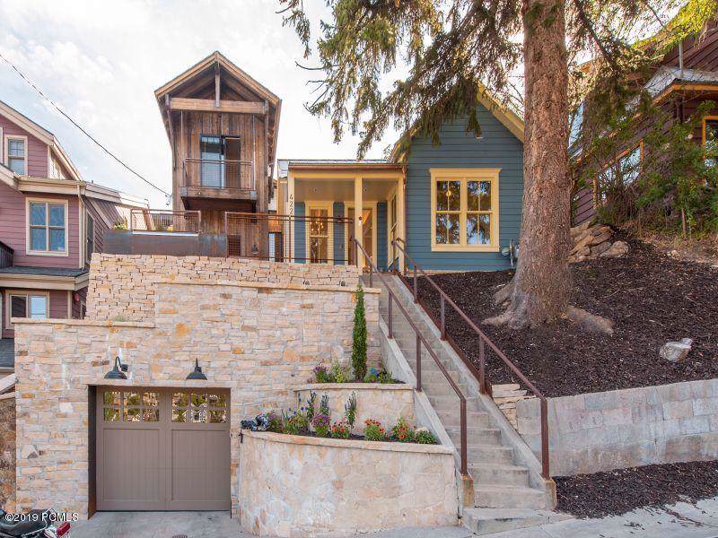 422 Ontario Avenue - Photo 1