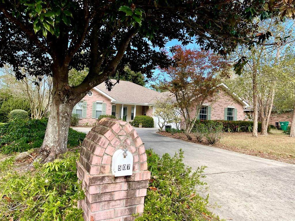 507 Country Club Drive - Photo 1
