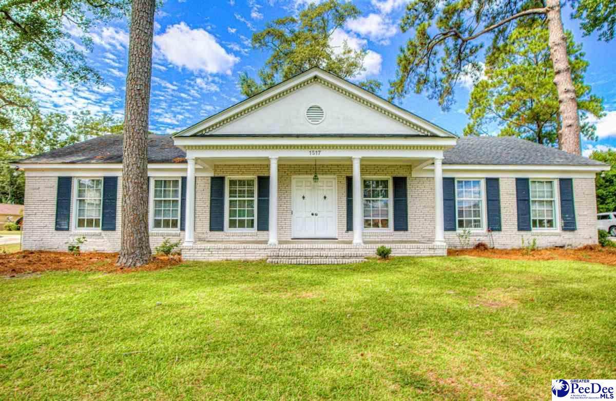 1517 Hampton Dr - Photo 1