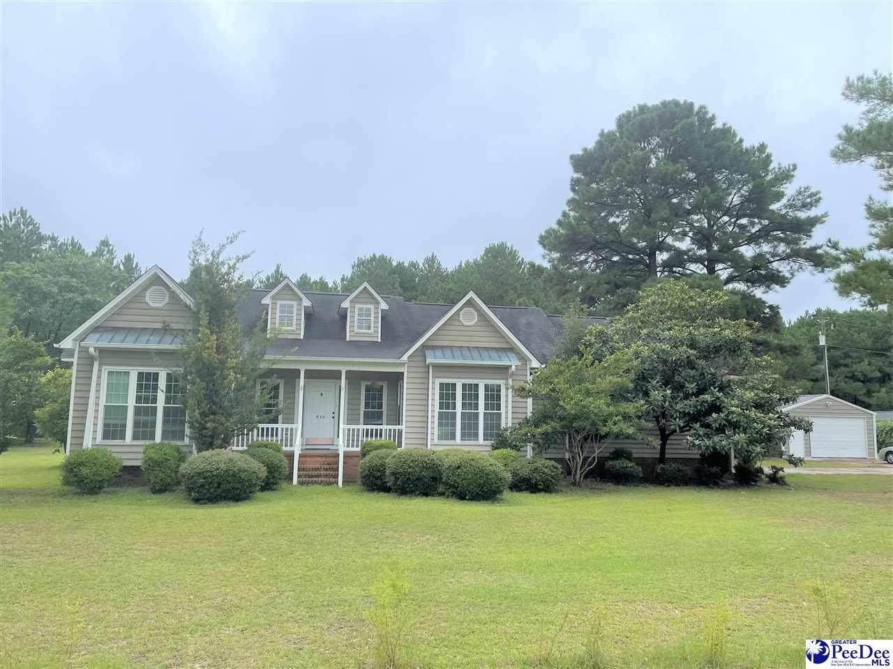 816 Woodlawn - Photo 1