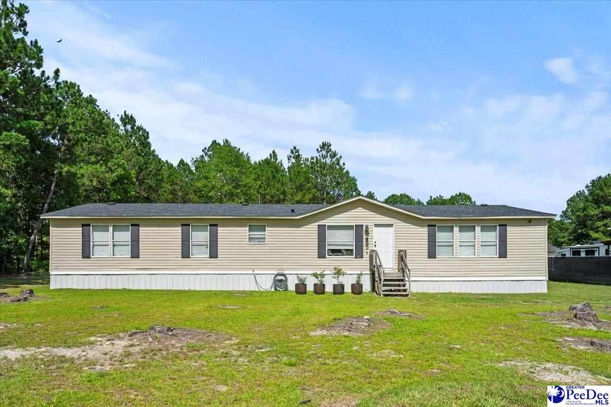 568 Hillcrest Lane - Photo 1