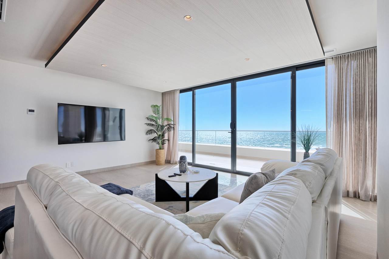 401 Las Palomas - Photo 1