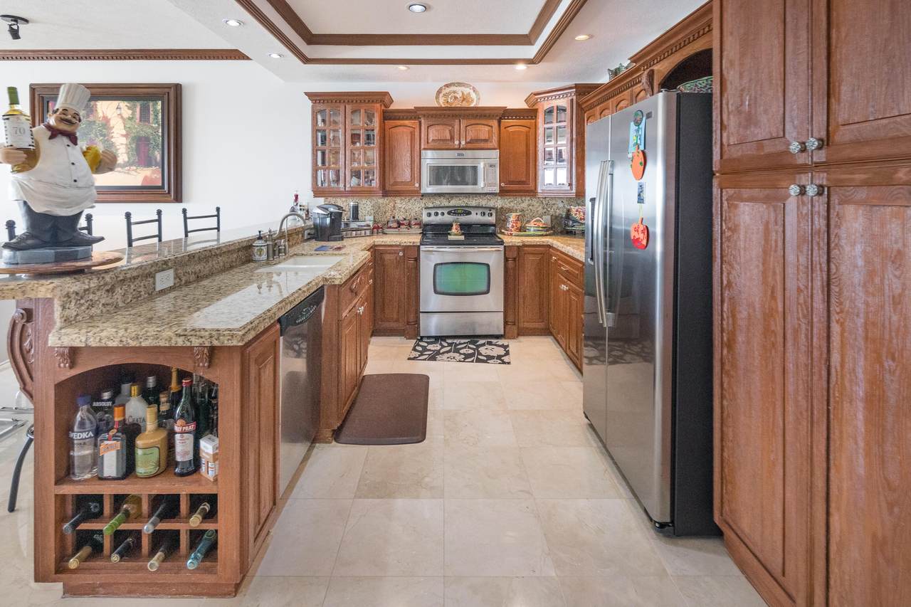 404 Puerta Privada - Photo 1