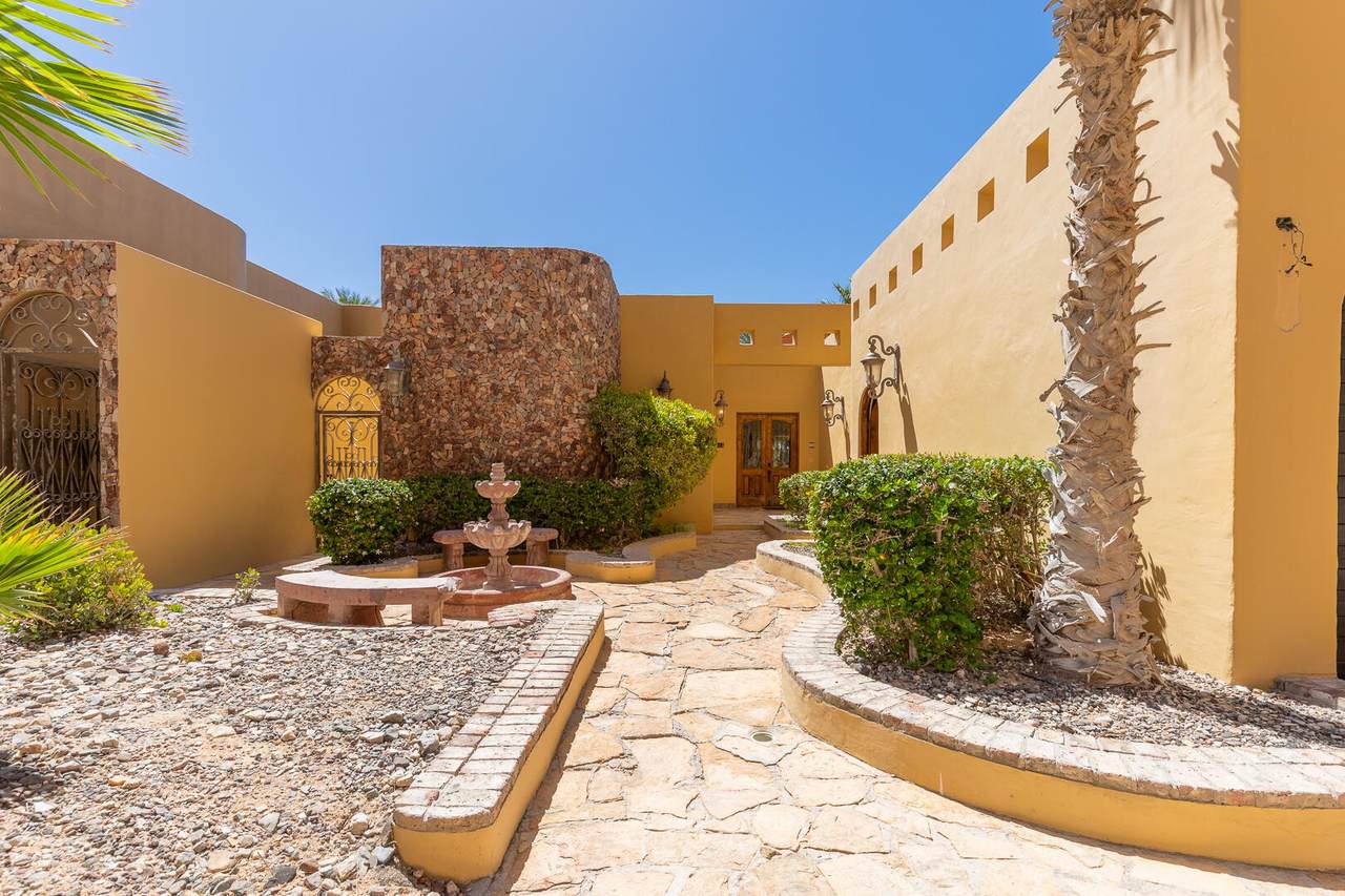 13 Bella Sirena - Photo 1