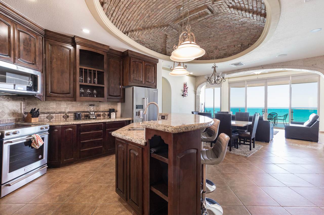 301 Esmeralda - Photo 1