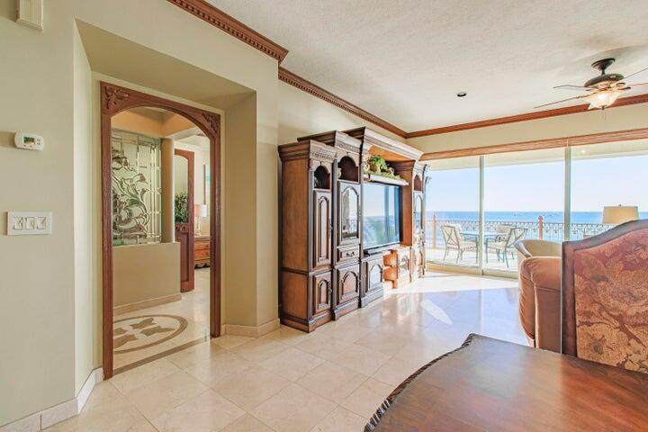 208 W Puerta Privada - Photo 1